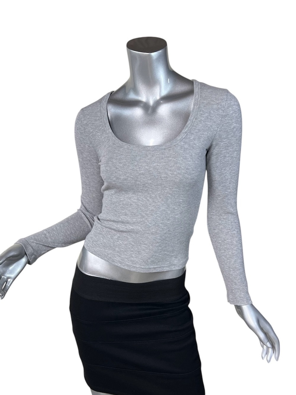 Women’s Medium Fitted Ribbed Scoop Neck Crop Top Long Sleeve Stretch Shirt Soft
